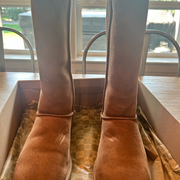 Ugg Classic Tall Buckskin Tan Woman’s boot Sz 8 - Picture 3 of 5